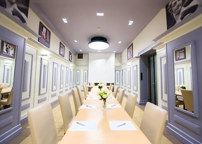 阿奈克斯卡兹米尔兹酒店 酒店