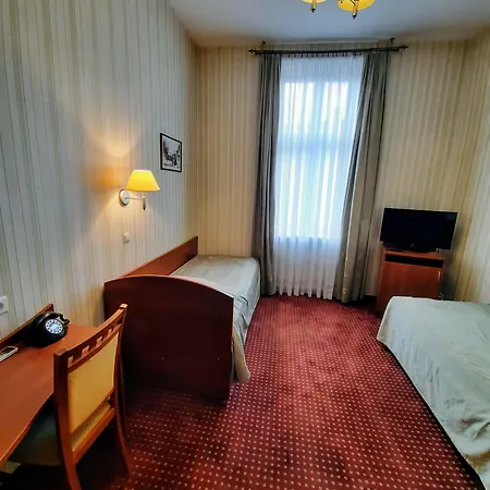 מלון Aneks Kazimierz 3*