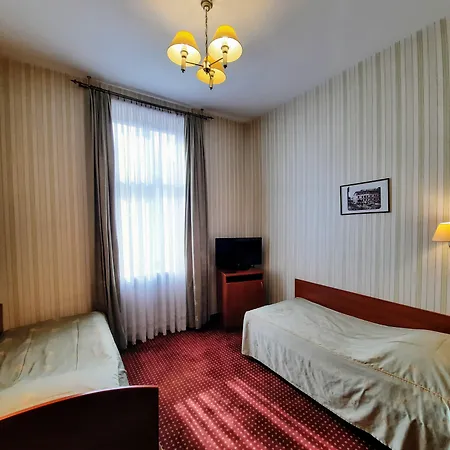 מלון Aneks Kazimierz 3*